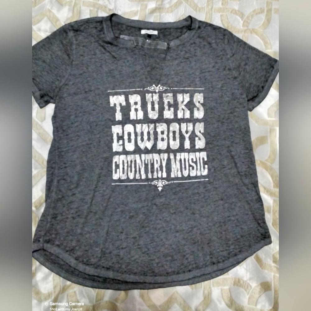 Maurices tee size Large NWT